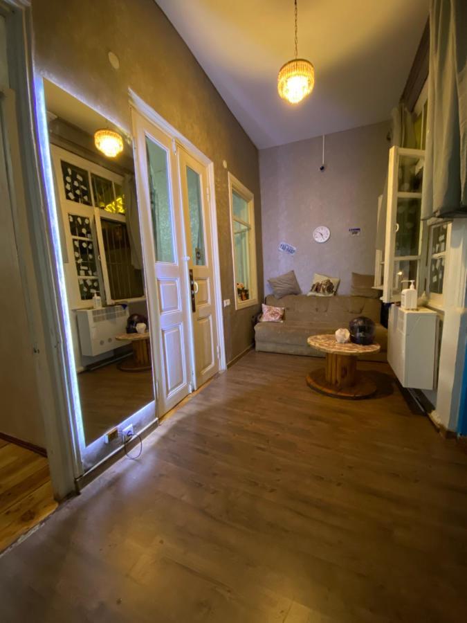 Traveler Hostel Tbilisi Buitenkant foto